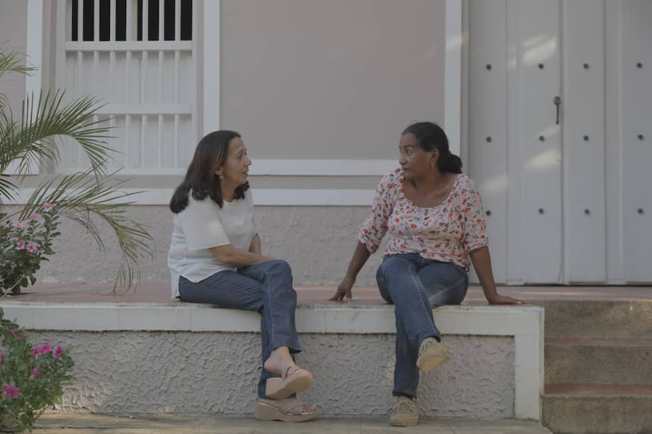 Yanet Barrios, representante legal de mujeres víctimas de Santa Cruz de La Enea, y Lilia Barrios Carmona, integrante del comité de Justicia Transicional de la Mesa de Víctimas de El Guamo.