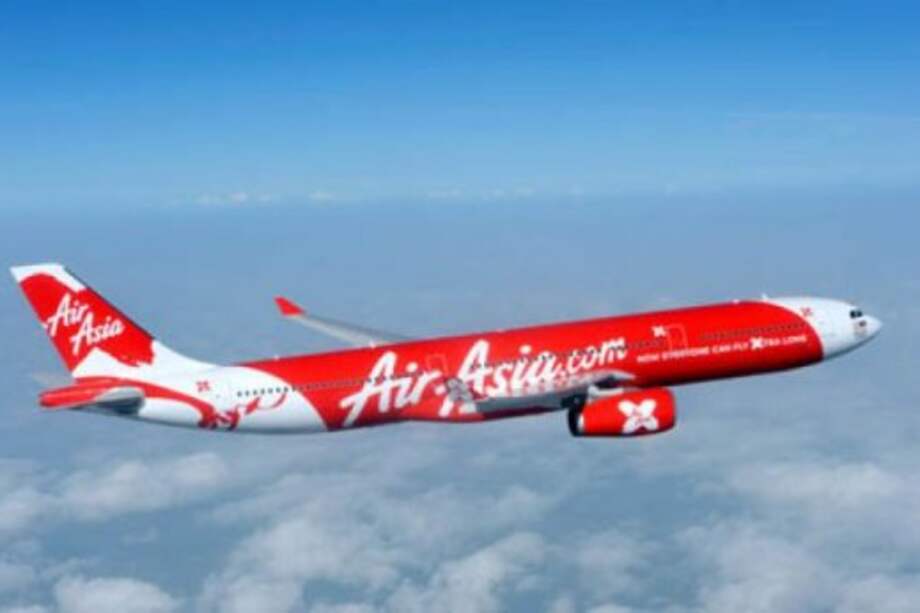 Halladas 69 de las 162 personas que iban en el avión de AirAsia