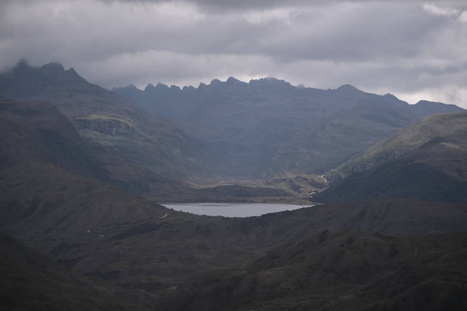 Recorrido por el Parque Chingaza en el que se observan venados, diferentes plantas y la Laguna, ubicada en la cordillera Oriental de los Andes, al noreste de Bogotá.