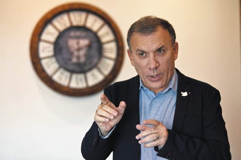 “Lo que no informó el ministro durante un año se lo estoy contando yo, al país, desde el día en que hicimos el debate”, dice Roy Barreras.