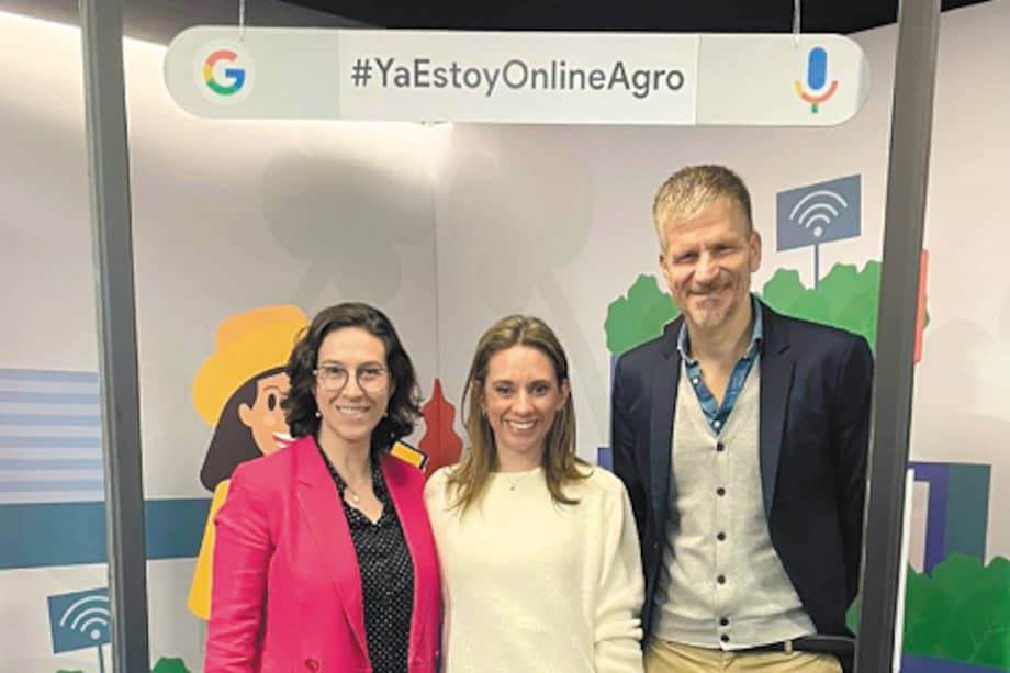 De izquierda a derecha:Irene Velandia, gerente sénior de Asuntos Gubernamentales y Política Pública de Google en la Región Andina; María Fernanda Quiñones, presidente ejecutiva de la Cámara Colombiana de Comercio Electrónico; y Giovanni Stella, director general de Google en Colombia, Centroamérica y el Caribe.