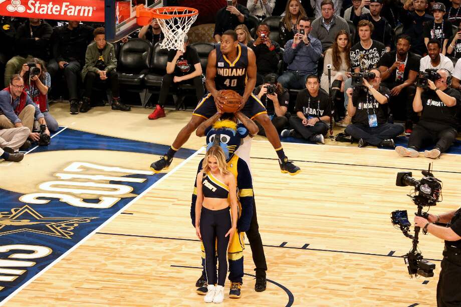 Glenn Robinson ganó el concurso de clavadas en el fin de semana de estrellas de la NBA. / AFP