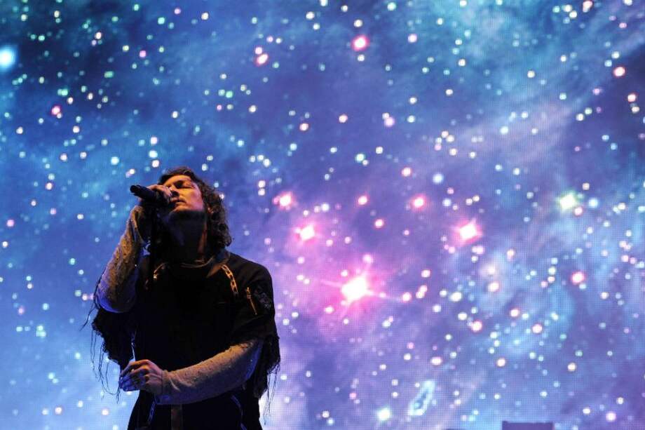 León Larregui de la banda de rock mexicana Zoé se realiza durante el cuarto día del Festival Vive Latino.