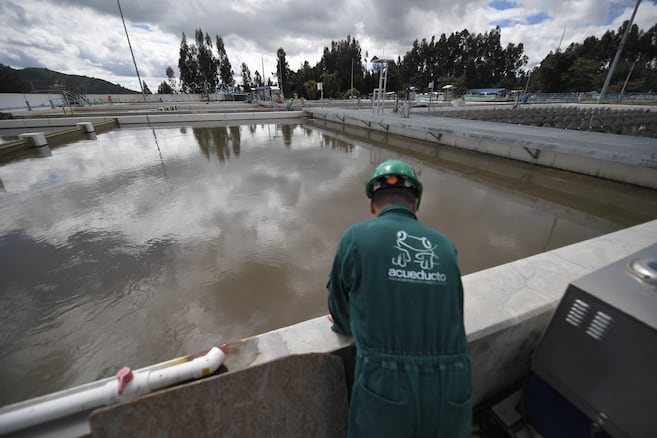 Pourquoi la facture d'eau est-elle plus chère à Bogotá ? Clés de la hausse et des réclamations