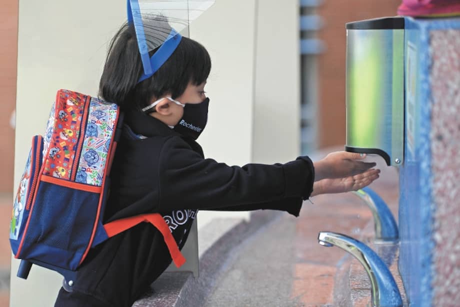 Según cifras recopiladas por el Laboratorio de Economía de la Educación de la Universidad Javeriana, solo el 20% de estudiantes que viven en una zona rural tienen acceso a internet o computador.
