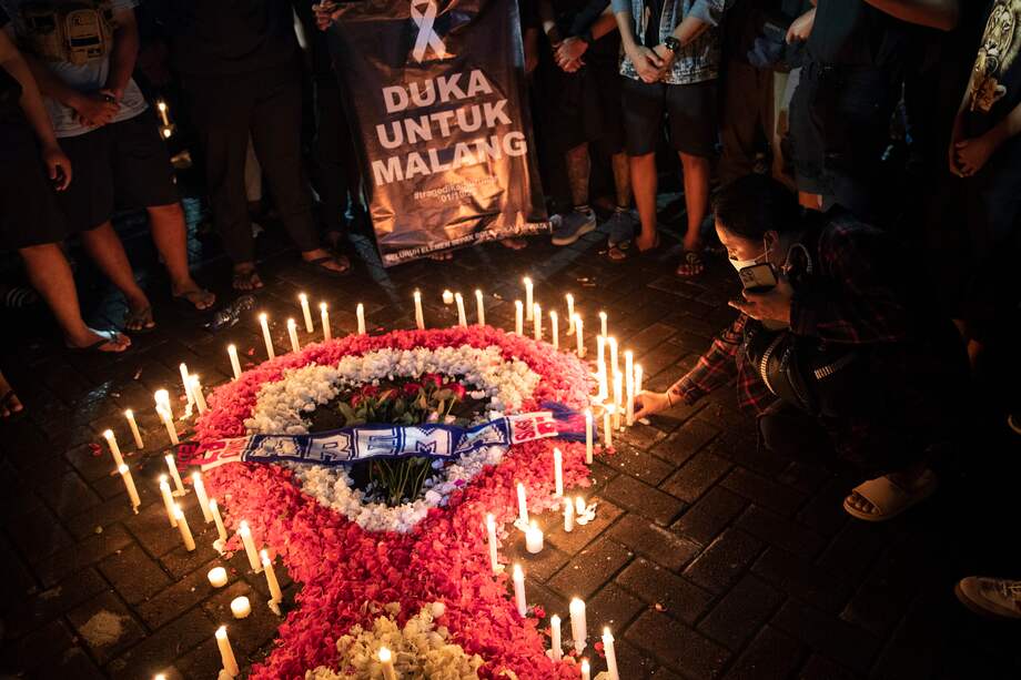 Tributo a los dallecidos en Denpasar, Indonesia. //EFE/EPA/MADE NAGI