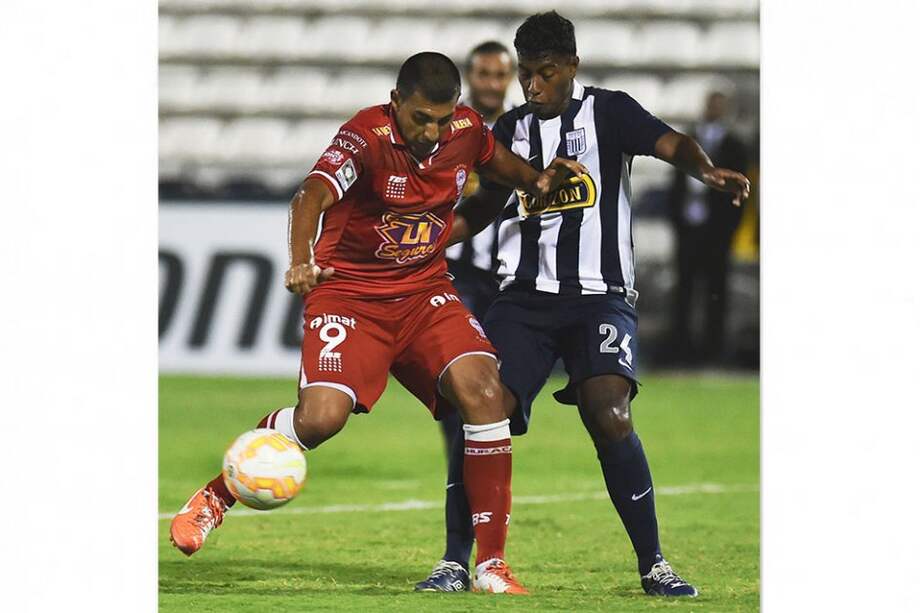 Miguel Araujo, mediocampista de Alianza Lima. Foto: AFP