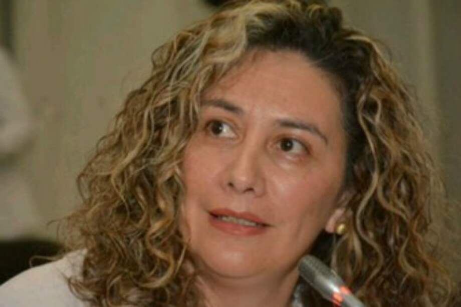 “Establecer prioridad de sillas rojas para mujeres es segregacionista”: Lucía Bastidas