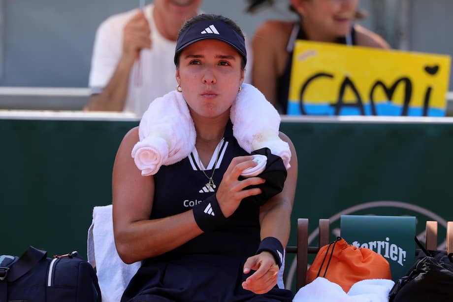 Camila Osorio durante la tercera ronda de Roland Garros 2026 contra Anna Kalinskaya.
