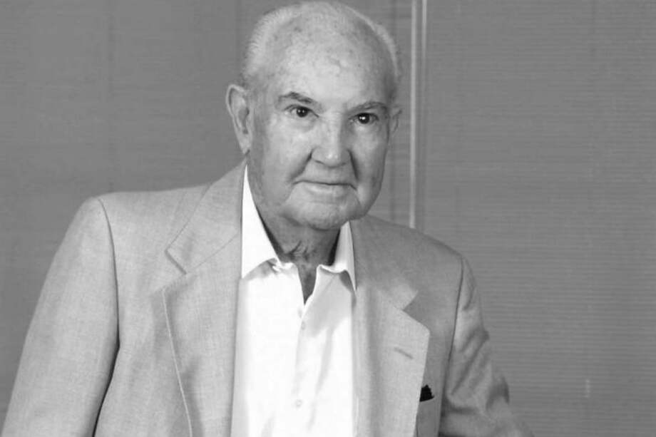 Alberto Araújo Merlano publicó tres libros sobre buenos hábitos para el crecimiento personal y al desarrollo de una vida saludable y exitosa.
/ Tomada del Twitter del Centro Democrático