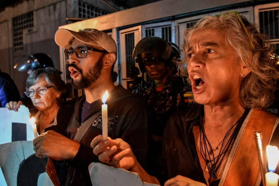 Opositores rechazan la muerte del concejal Albán. / AFP