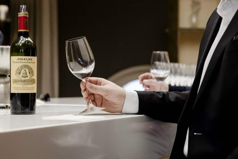 El vino paga un impuesto de $150 por grado de alcohol. / Bloomberg.