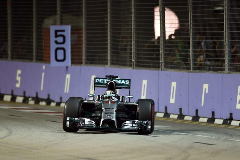 Lewis Hamilton consigue la pole en el Gran Premio de Singapur de Fórmula 1