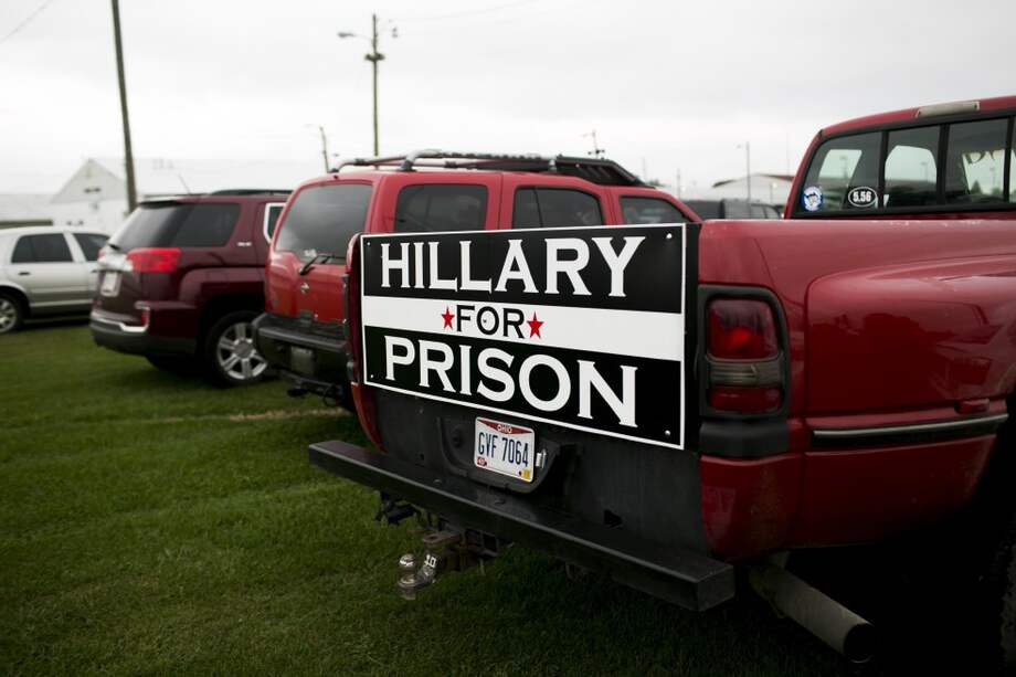 “Hillary a prisión”, un lema de campaña de Donald Trump. / AFP