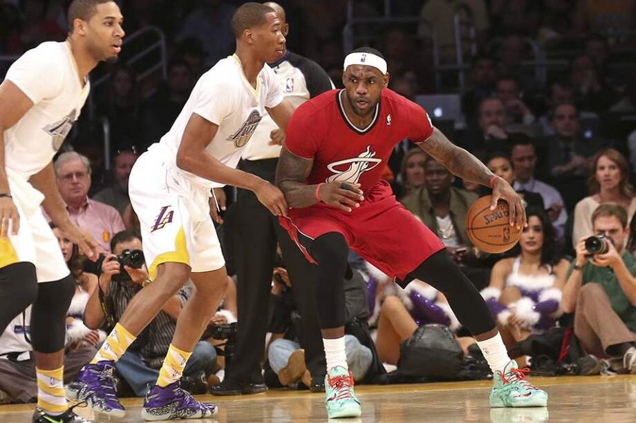 LeBron James guió al Miami Heat a su vigésimo cuarto triunfo en la NBA