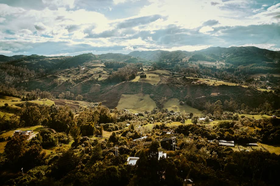 En la Calera, a casi 20 km del centro de Bogotá, se encuentra ubicada la finca Metanoia que ofrece la técnica japonesa Baños de Bosque.