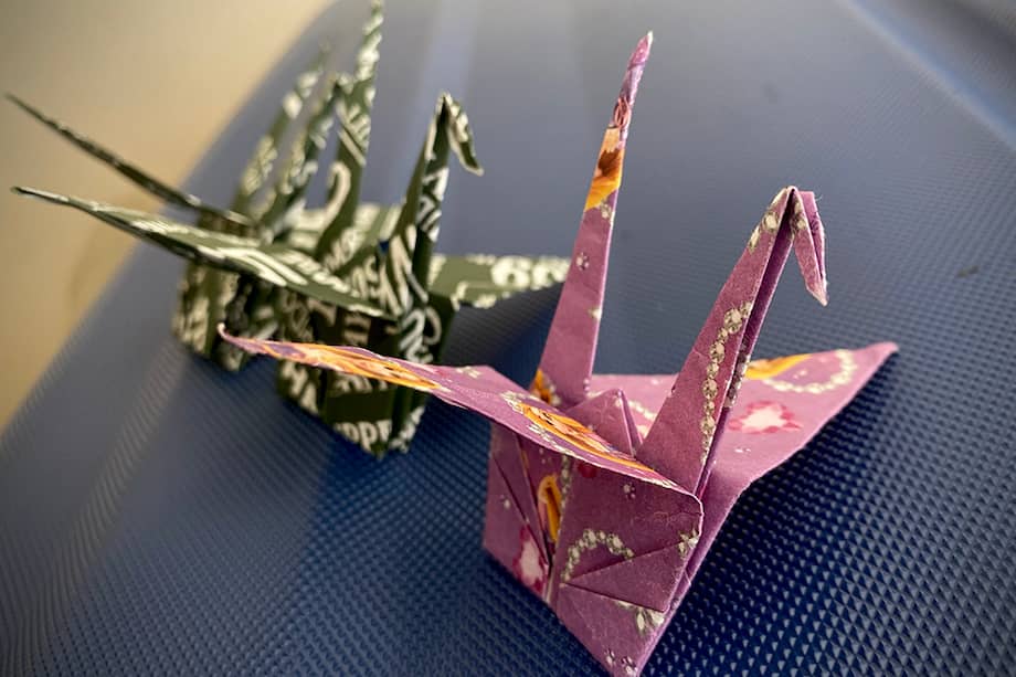Grullas de origami, símbolo de la paz que repartían algunos taxistas durante la pasada cumbre del G7 en Hiroshima.
