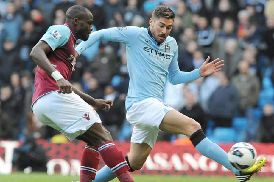 Manchester City gana y está cerca de disputar la Champions