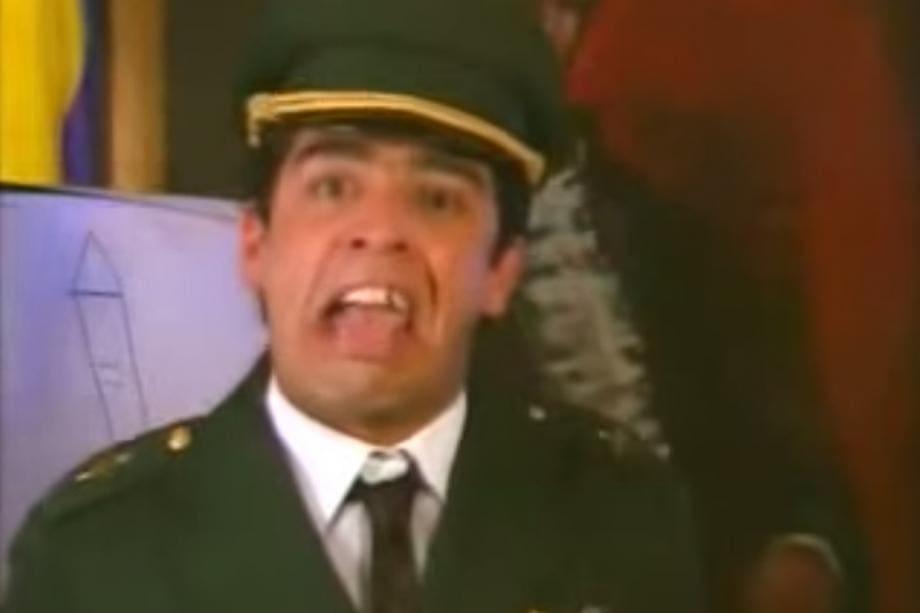 Quemando Central, un policía bien colombiano