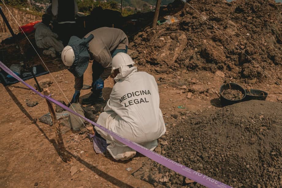 Nuevo hallazgo de restos óseos en La Escombrera de la Comuna 13, en Medellín.