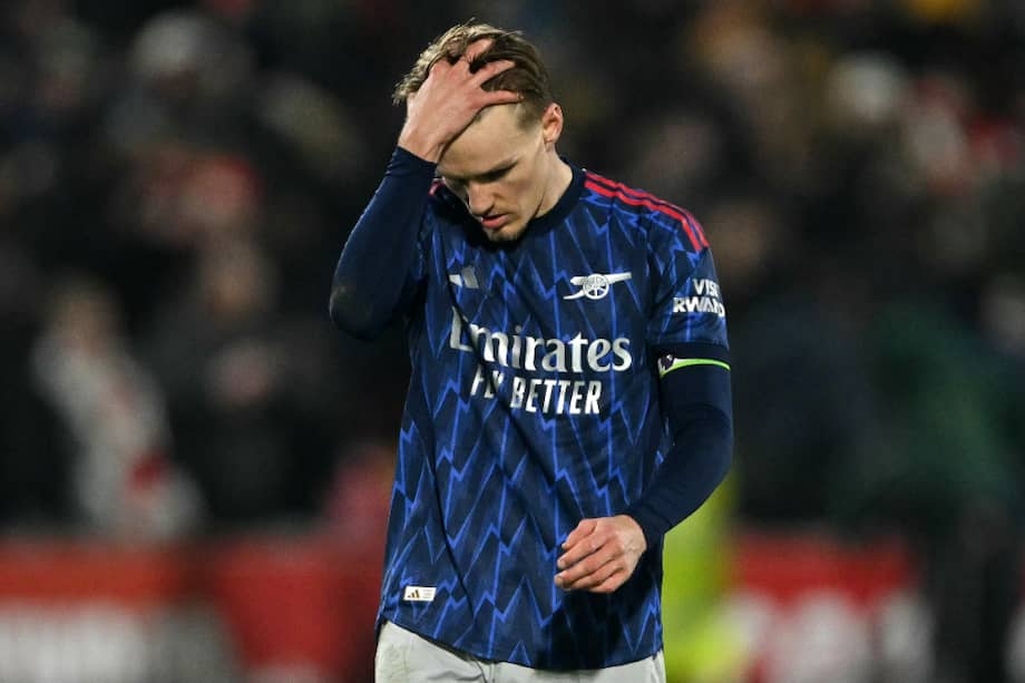 El equipo londinense perdió ventaja sobre Manchester City y se apretó la pelea por la cima en el fútbol inglés.