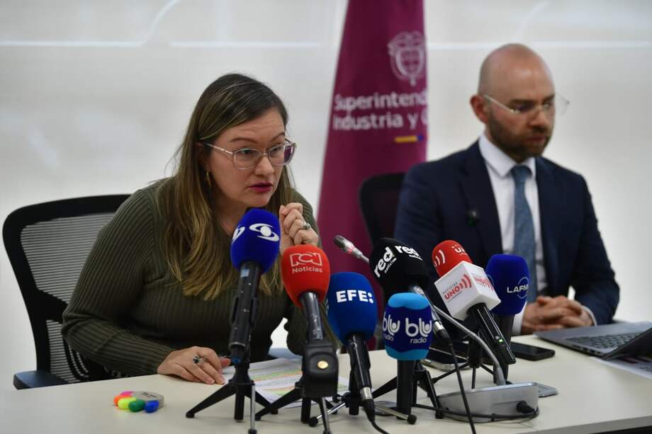 La superintendente Cielo Rusinque informó la decisión en rueda de prensa.