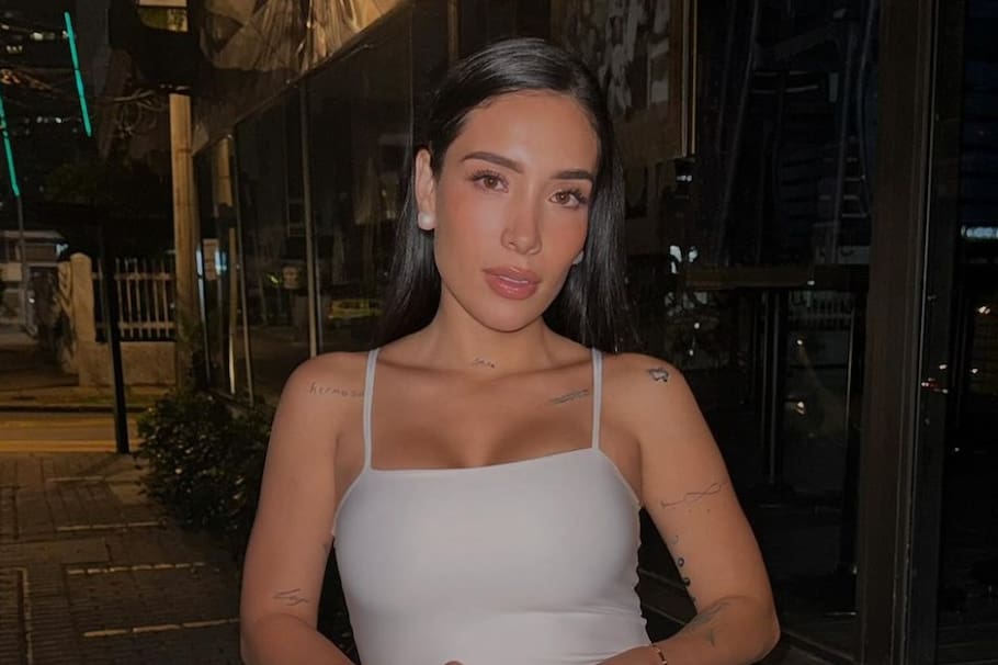 La creadora de contenido dejó atrás su larga cabellera negra y optó por un color completamente diferente. Así quedó.