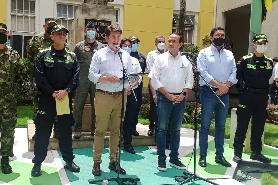 En el consejo de seguridad participaron el ministro de defensa, el director general de la Policía, el gobernador de Santander y los alcaldes del área metropolitana de Bucaramanga.