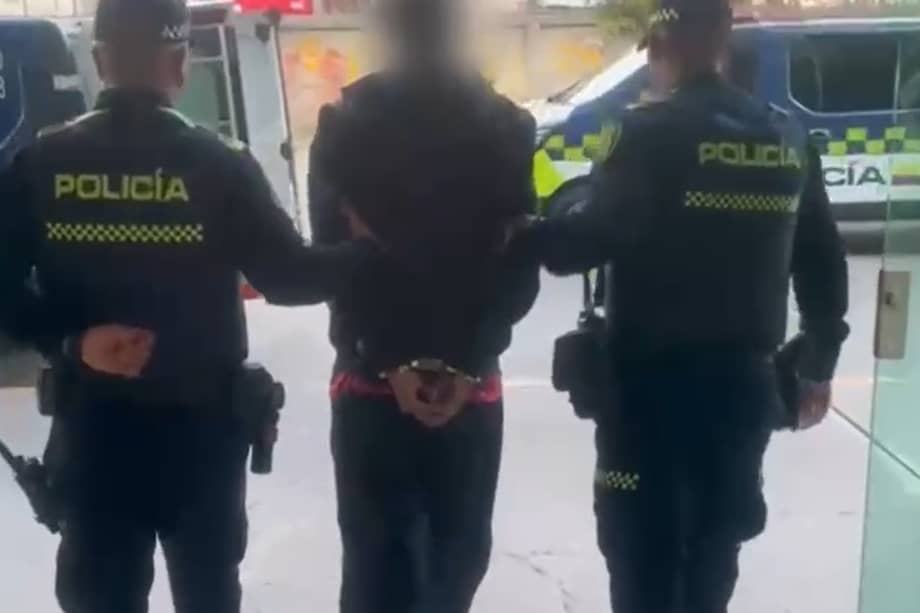El detenido con casa por cárcel tuvo que ser trasladado a un centro asistencial tras ser golpeado por la comunidad del barrio en donde ocurrieron los hechos.