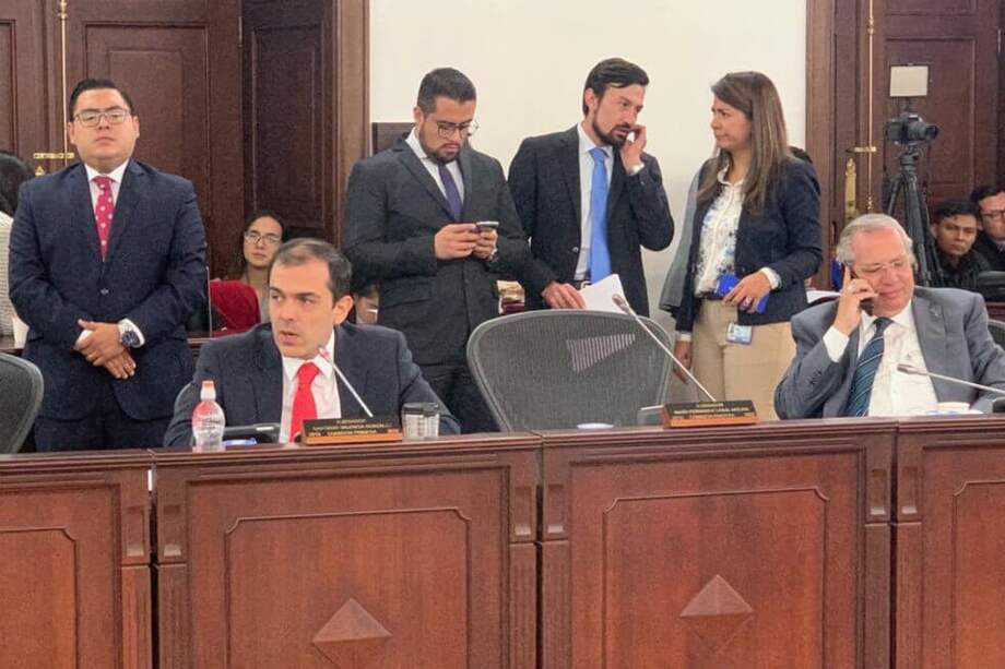 Santiago Valencia, durante la ponencia de su proyecto de acto legislativo para que, de ahora en adelante, los delitos sexuales contra menores de edad no sean conexos a los crímenes políticos. A la iniciativa le falta un debate para ser realidad. / Vía Twitter oficial del senador.