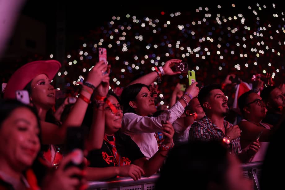 Spotify “está llevando a cabo discusiones serias sobre cómo manejar el poderoso potencial de las tecnologías IA”, asegura a la AFP un portavoz de la conocida plataforma de streaming.