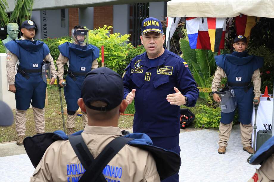 La información fue confirmada por el propio ministro de Defensa, Iván Velásquez, quien lo felicitó por su llegada al puesto.