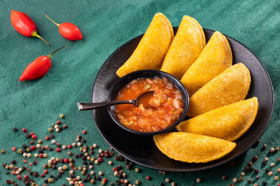 Empanadas caseras colombianas, también puedes rellenarlas con pollo.