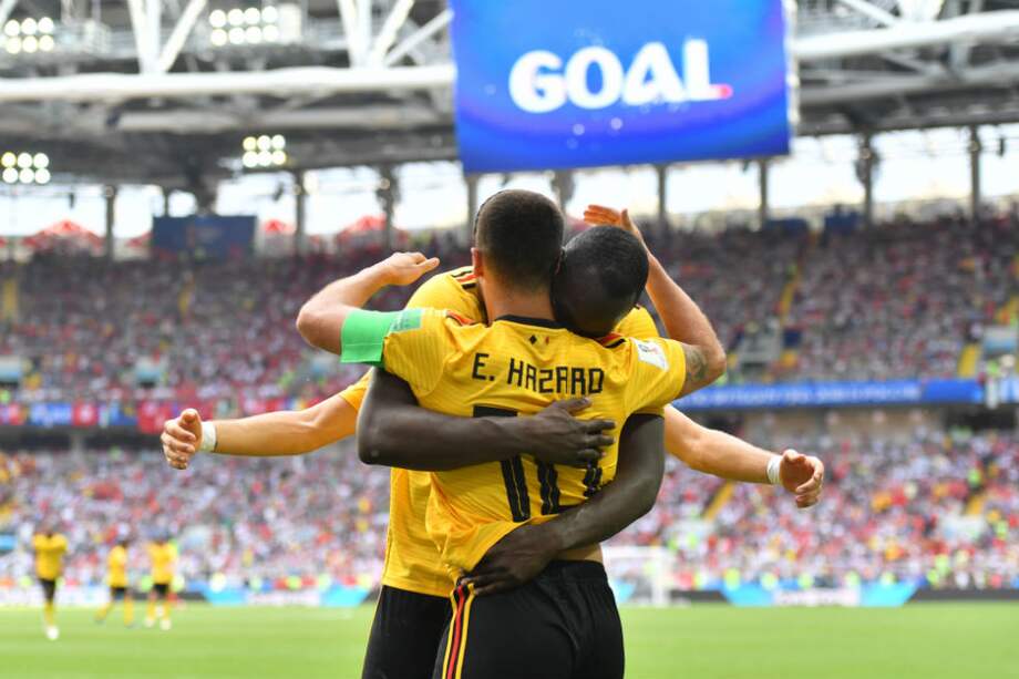 Hazard y Lukaku celebran uno de los goles contra Túnez. / AFP