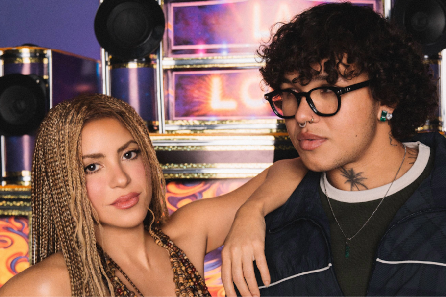 Shakira y Beéle, cantantes colombianos.