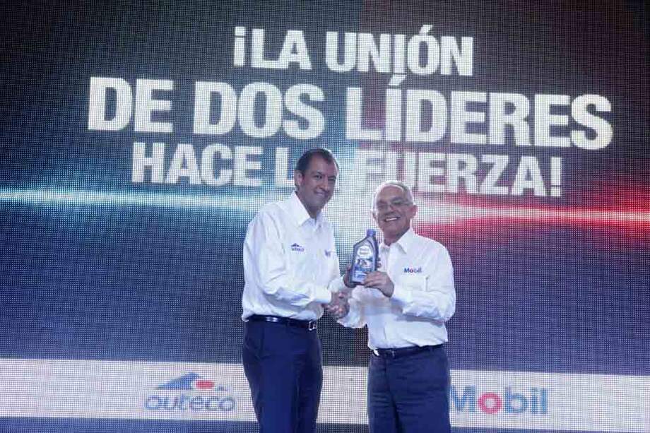 Los presidente de Auteco y ExxonMobil, Javier Bohórquez y Camilo Durán.