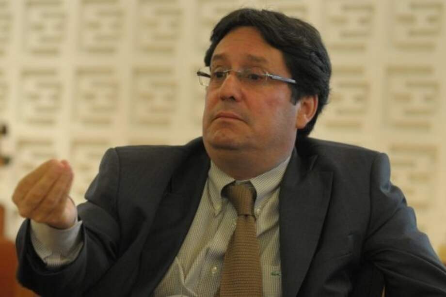 "Con la encuesta no hay que creérselas": Francisco Santos