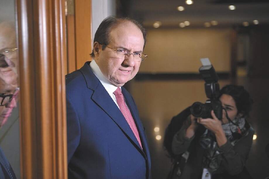 Según la Comisión de Investigación de la Cámara, existen “serios indicios” de que “hubo entrega de dineros y bienes” para favorecer decisiones judiciales que llegaban al despacho del exmagistrado Bustos. / Gustavo Torrijos - El Espectador