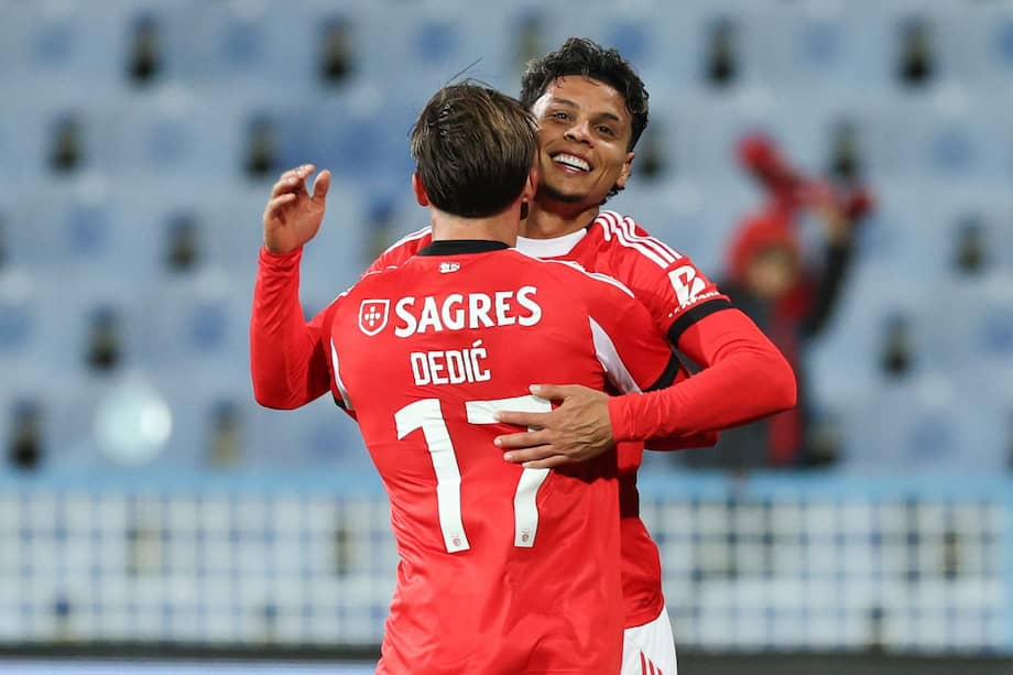 Richard Ríos celebra su gol con Benfica.