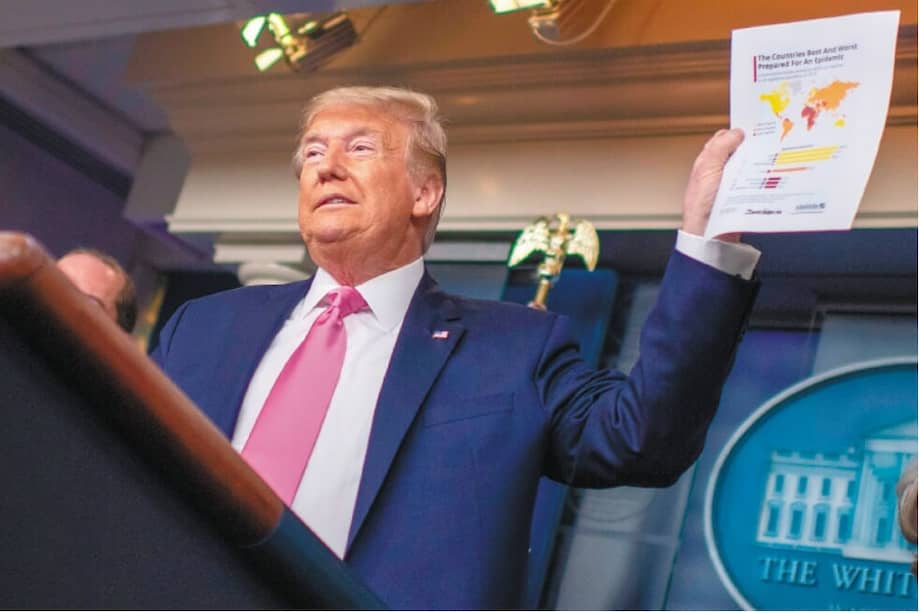 El presidente de EE. UU., Donald Trump, insinuó que tiene todo bajo control. Sus científicos dicen que la amenaza es mayor de lo que piensa. / AFP