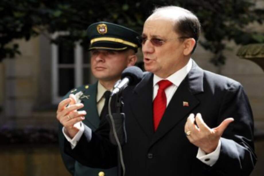 'Capriles es la anti-Patria': embajador de Venezuela en Colombia