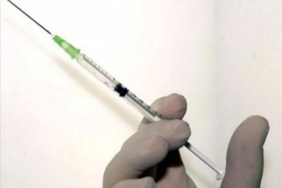 Combinación de dos medicamentos podría curar el dengue y el ébola