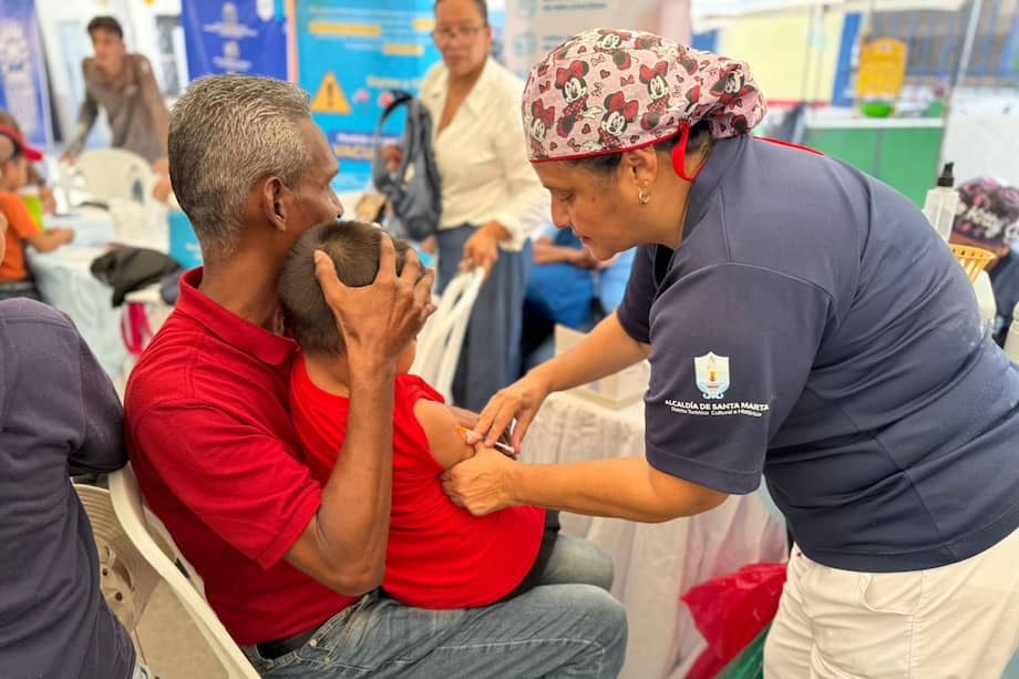 Avanza la vacunación contra el dengue en Santa Marta: más de 600 niños ya han sido inmunizados.