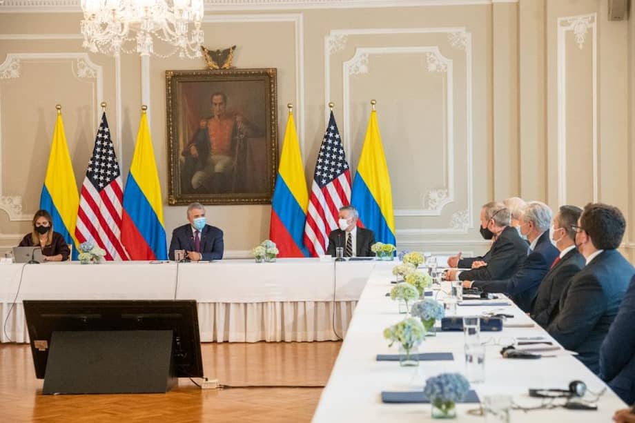 Iván Duque se reunión con delegación bipartidista del Senado de los Estados Unidos.