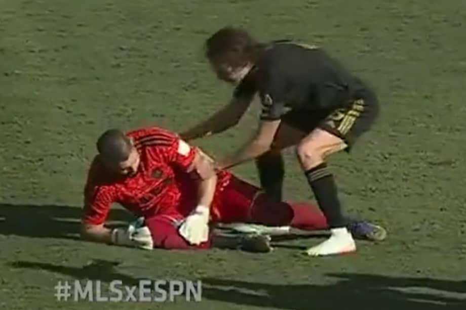 El canadiense Maxime Crépeau sufrió un fuerte golpe en su tobillo durante el minuto 116 de tiempo complementario de la final de la MLS Cup de Estados Unidos.