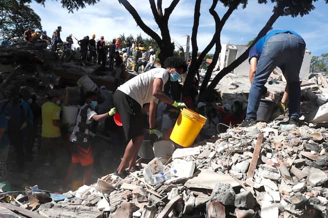 Photo: El Espectador Encontraron muerta a Violeta y su abuela, desaparecidas tras el terremoto en Cali