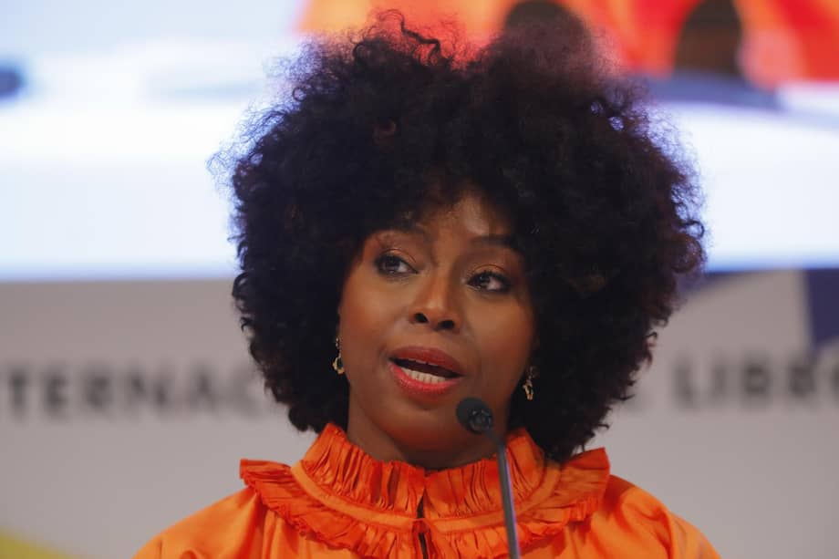 La escritora y activista nigeriana Chimamanda Ngozi Adichie había tenido a los gemelos en 2024 a través de un vientre de alquiler.