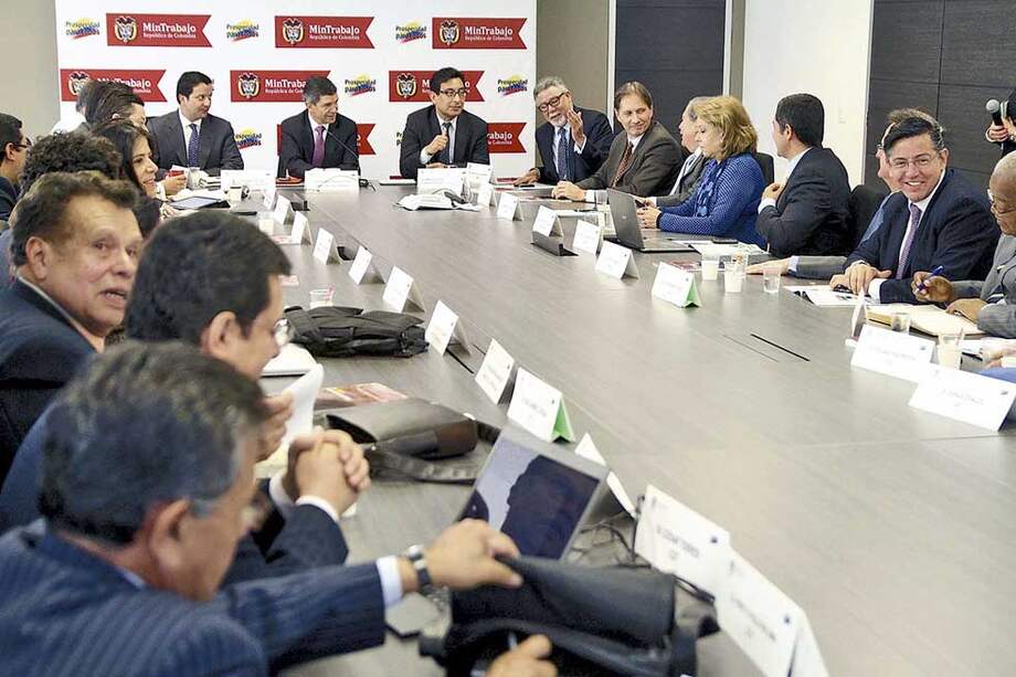 La comisión tripartita para discutir el reajuste del salario mínimo de 2014 se reunirá el próximo 2 de diciembre. / Cortesía Mintrabajo