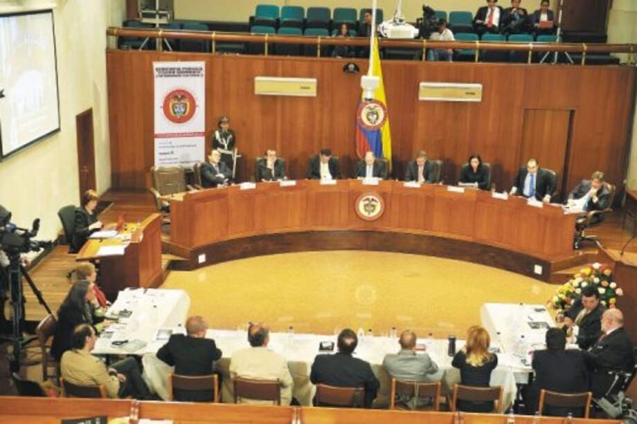 Corte Constitucional modificará su reglamento para estudiar las leyes aprobadas por el "fast track"