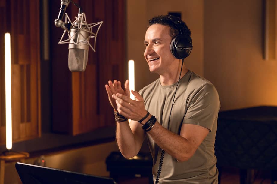 Fonseca habla sobre el lanzamiento de su canción junto a Juan Luis Guerra "Si tú me quieres", en la que hace un giro hacia un estilo más tropical. EFE/MS Communications /